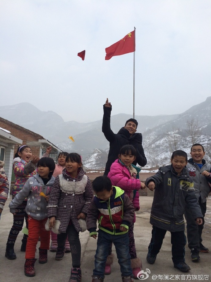 2015年&ldquo;多一克溫暖&rdquo;著名演員杜淳加入溫暖行動(dòng)。暖男杜淳很快和孩子們打成了一片，他和孩子們聊起了夢(mèng)想，讓孩子們將它寫(xiě)在紙上并折成紙飛機(jī)，領(lǐng)著孩子們來(lái)到操場(chǎng)上將帶著夢(mèng)想紙飛機(jī)放飛。