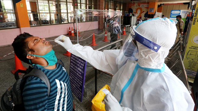 日增確診34萬6786例！印度疫情數(shù)據(jù)再創(chuàng)新高
