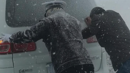 &ldquo;冰雕&rdquo;交警找到了！致敬戰(zhàn)斗在抗風(fēng)雪一線的交警