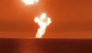 驚人！火光沖天 里海海面發(fā)生巨大爆炸