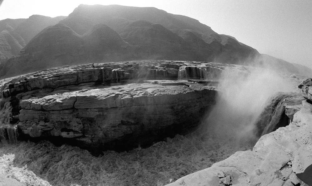黃河壺口瀑布景色。