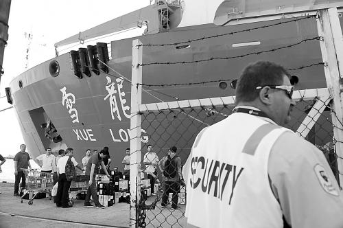 21日，雪龍?zhí)栒郎?zhǔn)備從澳大利亞的弗里曼特爾港啟程，前往MH370航班失聯(lián)疑似海域。