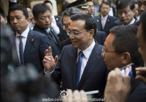 李克強(qiáng)：在非中企了解當(dāng)?shù)匚幕拍茉「?。圖片來(lái)源：&ldquo;新國(guó)際&rdquo;微博。