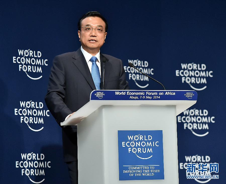5月8日，中國(guó)國(guó)務(wù)院總理李克強(qiáng)在阿布賈出席第24屆世界經(jīng)濟(jì)論壇非洲峰會(huì)全會(huì)，發(fā)表題為《共同推動(dòng)非洲發(fā)展邁上新臺(tái)階》的特別致辭。新華社記者 李濤 攝 