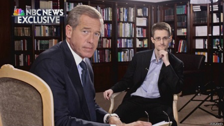 斯諾登稱，他曾作為美國中情局和國安局便衣特工在海外工作。