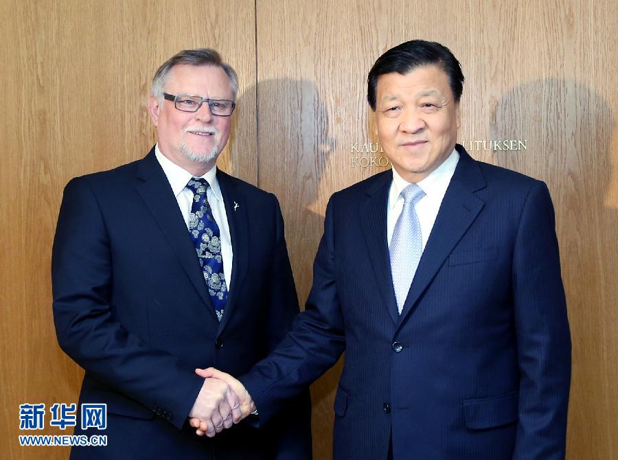 6月14日，中共中央政治局常委、中央書記處書記劉云山在芬蘭羅瓦涅米會見羅瓦涅米市長羅特沃寧。 新華社記者姚大偉攝