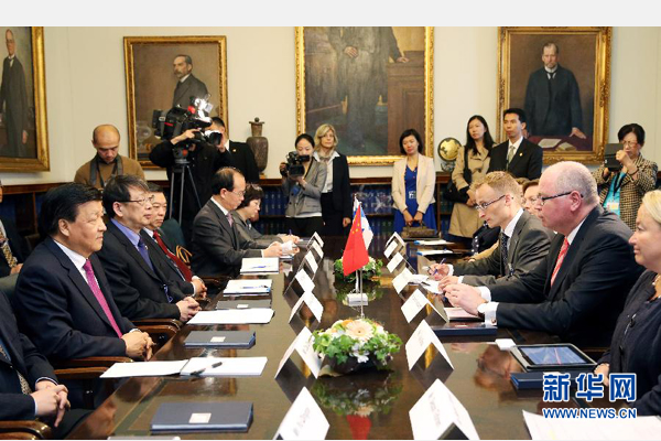 6月13日，中共中央政治局常委、中央書記處書記劉云山在赫爾辛基會(huì)見芬蘭議長(zhǎng)海內(nèi)盧奧馬。 新華社記者姚大偉攝