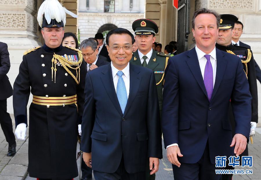 6月17日，中國國務(wù)院總理李克強(qiáng)在倫敦唐寧街10號首相府同英國首相卡梅倫舉行中英總理年度會晤。新華社記者 龐興雷 攝