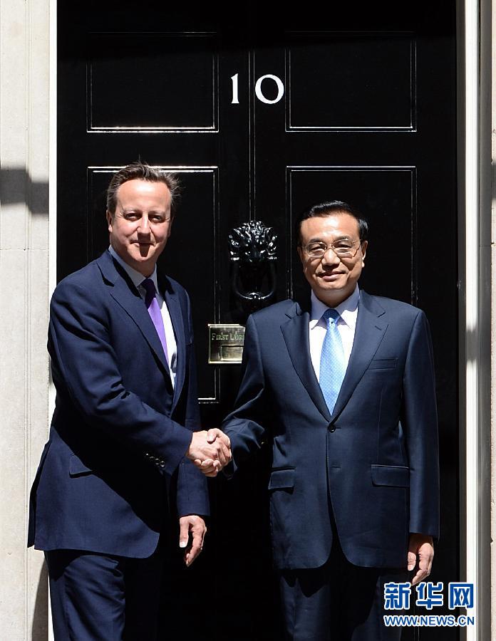 6月17日，國務(wù)院總理李克強(qiáng)在倫敦唐寧街10號首相府同英國首相卡梅倫舉行中英總理年度會晤。新華社記者 李濤 攝