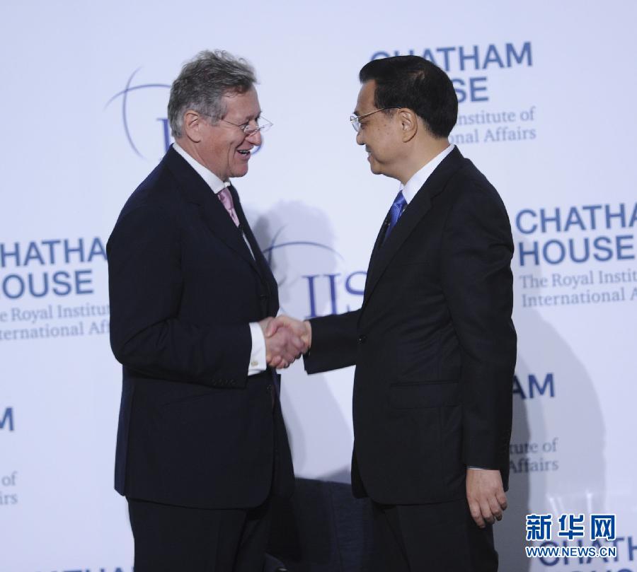  6月18日，國(guó)務(wù)院總理李克強(qiáng)在倫敦金融城市長(zhǎng)官邸面向英國(guó)皇家國(guó)際問(wèn)題研究所和國(guó)際戰(zhàn)略研究所兩大智庫(kù)發(fā)表題為《共建包容發(fā)展的美好世界》的演講。新華社記者 張鐸 攝 