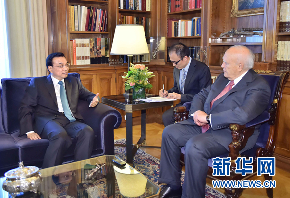 6月20日，國務(wù)院總理李克強在雅典總統(tǒng)府會見希臘總統(tǒng)帕普利亞斯。 新華社記者 李濤 攝