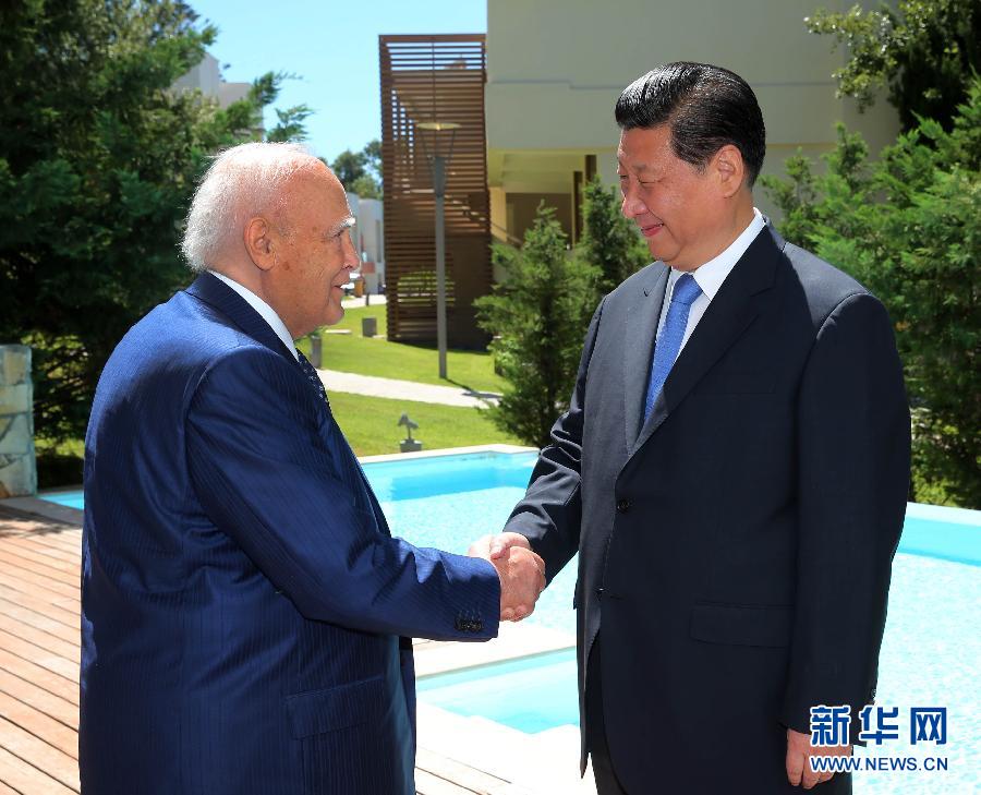 7月13日，中國國家主席習近平在希臘羅德島會見希臘總統(tǒng)帕普利亞斯。 新華社記者 蘭紅光 攝