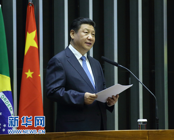 7月16日，國家主席習(xí)近平在巴西國會(huì)發(fā)表《弘揚(yáng)傳統(tǒng)友好共譜合作新篇》的演講。 新華社記者 蘭紅光 攝 