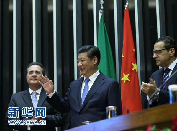 7月16日，國家主席習(xí)近平在巴西國會(huì)發(fā)表《弘揚(yáng)傳統(tǒng)友好共譜合作新篇》的演講。 新華社記者 蘭紅光 攝 