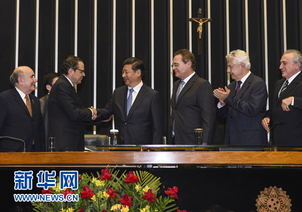 7月16日，國家主席習(xí)近平在巴西國會(huì)發(fā)表《弘揚(yáng)傳統(tǒng)友好共譜合作新篇》的演講。 新華社記者 李學(xué)仁 攝 