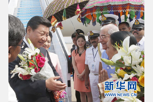 9月17日，國(guó)家主席習(xí)近平抵達(dá)古吉拉特邦艾哈邁達(dá)巴德市，開始對(duì)印度進(jìn)行國(guó)事訪問。 新華社記者 鞠鵬 攝