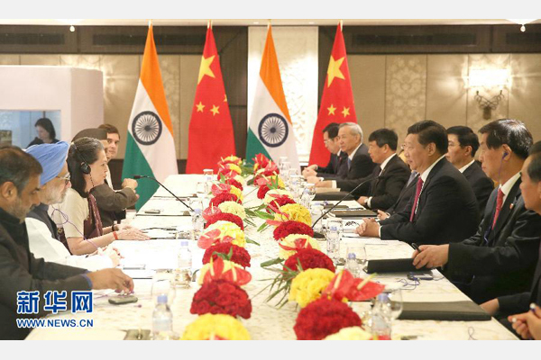 9月19日，國家主席習近平在新德里會見印度國大黨主席索尼婭&middot;甘地和前總理辛格。 新華社記者姚大偉攝