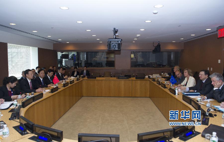  9月23日，正在紐約出席聯(lián)合國氣候峰會(huì)的國家主席習(xí)近平特使、國務(wù)院副總理張高麗在紐約聯(lián)合國總部會(huì)見歐盟委員會(huì)主席巴羅佐。新華社記者 王曄 攝 