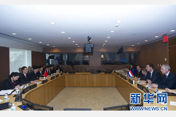 9月23日，出席聯(lián)合國氣候峰會的國家主席習(xí)近平特使、國務(wù)院副總理張高麗在紐約聯(lián)合國總部會見荷蘭首相呂特。 新華社記者 王曄 攝 