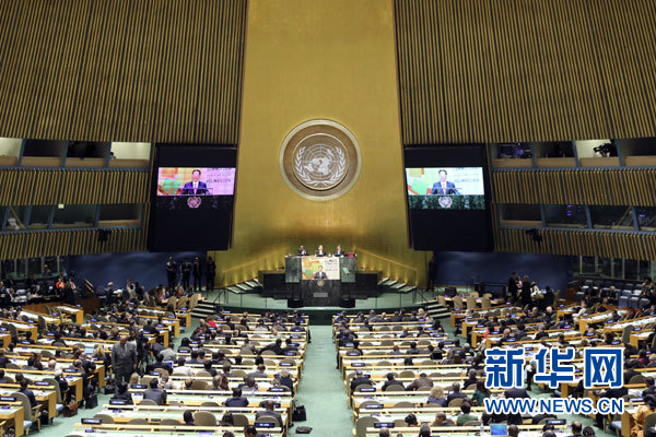 9月23日，國家主席習(xí)近平特使、國務(wù)院副總理張高麗在紐約聯(lián)合國總部出席聯(lián)合國氣候峰會(huì)，在峰會(huì)全會(huì)上發(fā)表題為《凝聚共識(shí)　落實(shí)行動(dòng)構(gòu)建合作共贏的全球氣候治理體系》的講話。 新華社記者 殷博古 攝