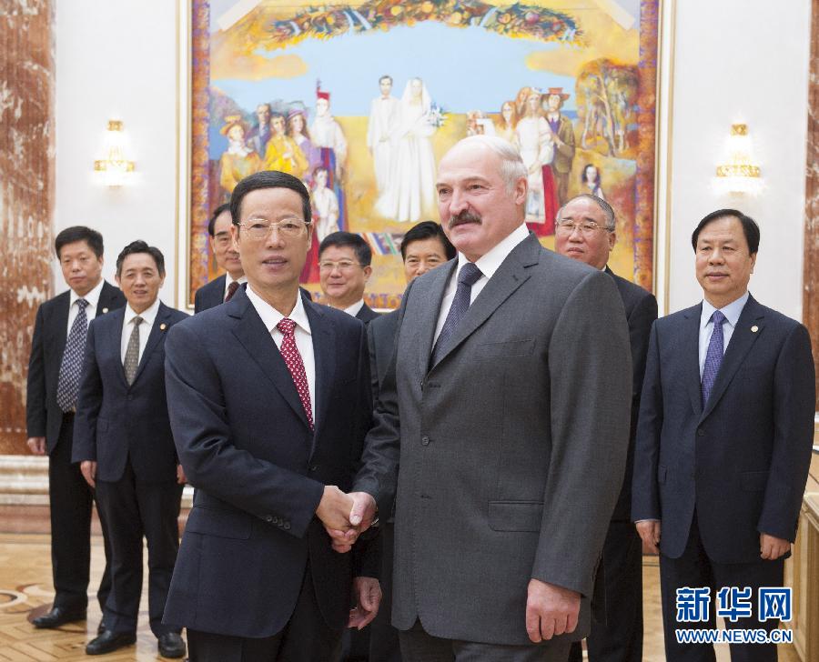 9月26日，應(yīng)邀訪問白俄羅斯的國(guó)務(wù)院副總理張高麗在明斯克會(huì)見白俄羅斯總統(tǒng)盧卡申科。新華社記者王曄攝 