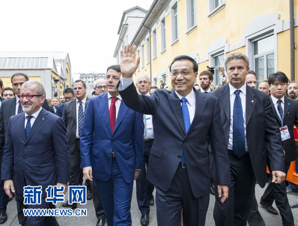 10月16日，中國國務院總理李克強在米蘭與意大利總理倫齊共同出席第五屆中意創(chuàng)新合作周大會并致辭。這是李克強抵達位于米蘭理工大學的會場。新華社記者王曄攝