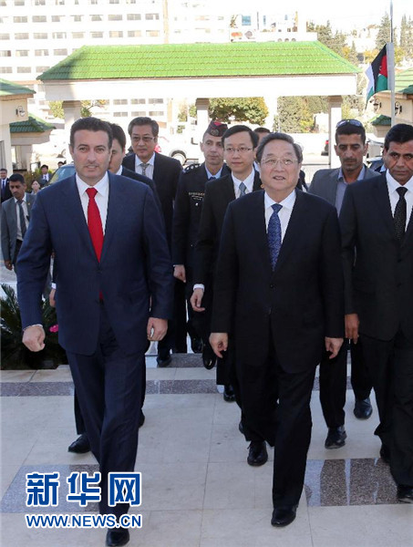 11月9日，正在約旦進(jìn)行正式友好訪問(wèn)的全國(guó)政協(xié)主席俞正聲在安曼會(huì)見(jiàn)約旦眾議院代議長(zhǎng)薩法迪。 新華社記者 劉衛(wèi)兵 攝 