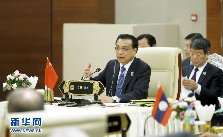 11月13日，中國(guó)國(guó)務(wù)院總理李克強(qiáng)在緬甸內(nèi)比都出席第17次中國(guó)－東盟（10+1）領(lǐng)導(dǎo)人會(huì)議。這是李克強(qiáng)在會(huì)上講話。 新華社記者 鞠鵬 攝