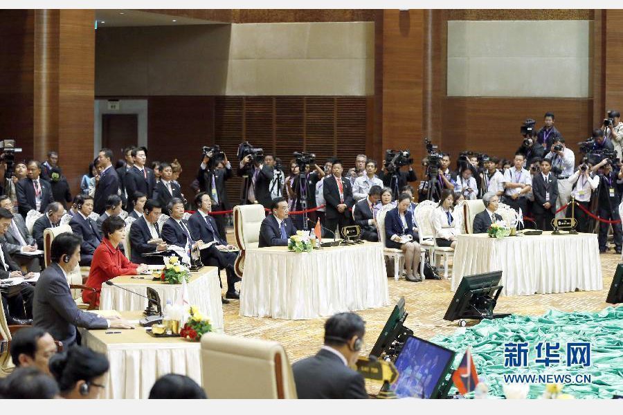 11月13日，中國國務院總理李克強在緬甸首都內比都出席第17次東盟與中日韓（10+3）領導人會議。這是李克強在會議上講話。 新華社記者 鞠鵬 攝