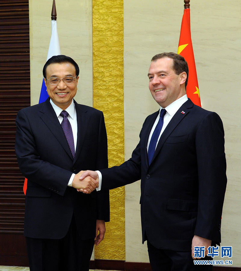 12月15日，中國(guó)國(guó)務(wù)院總理李克強(qiáng)在阿斯塔納會(huì)見(jiàn)俄羅斯總理梅德韋杰夫。 新華社記者 饒愛(ài)民 攝