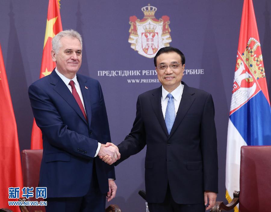 12月18日，中國國務(wù)院總理李克強(qiáng)在貝爾格萊德會(huì)見塞爾維亞總統(tǒng)尼科利奇。 新華社記者姚大偉攝