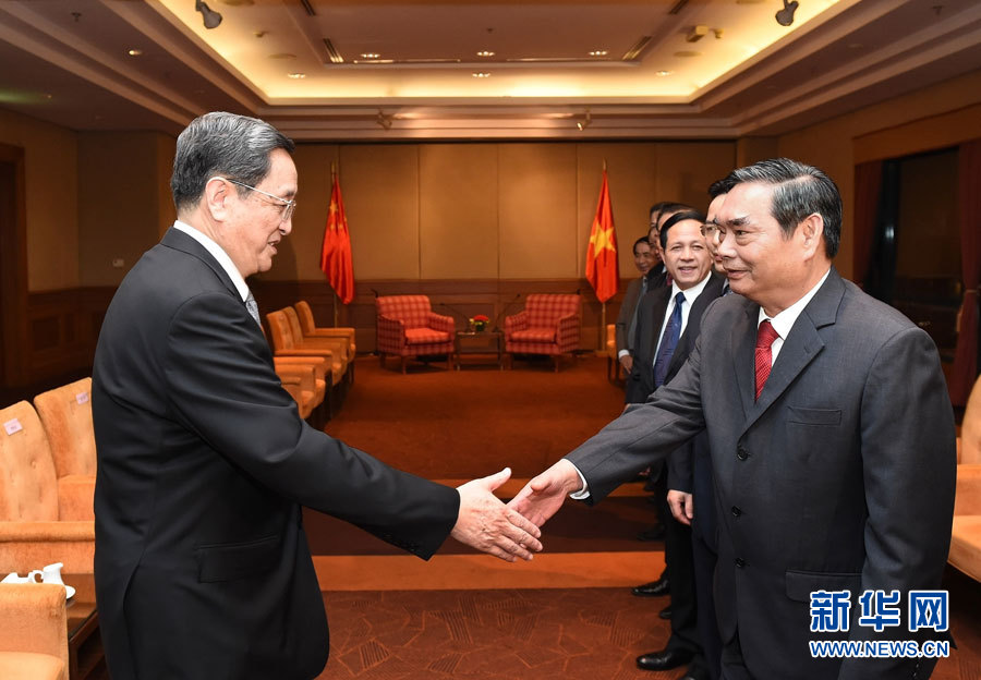 12月25日至27日，中共中央政治局常委、全國政協(xié)主席俞正聲對越南進(jìn)行正式訪問。這是12月25日，俞正聲在河內(nèi)會見越共中央書記處常務(wù)書記黎鴻英。 新華社記者劉建生攝