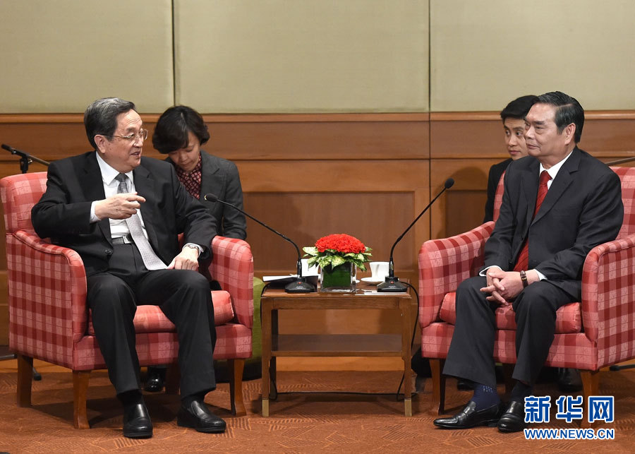 12月25日至27日，中共中央政治局常委、全國政協(xié)主席俞正聲對越南進(jìn)行正式訪問。這是12月25日，俞正聲在河內(nèi)會見越共中央書記處常務(wù)書記黎鴻英。 新華社記者劉建生攝