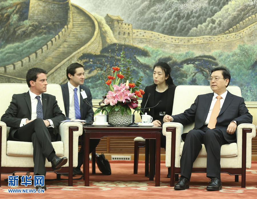 1月30日，中國全國人大常委會委員長張德江在北京人民大會堂會見法國總理瓦爾斯。 新華社記者丁林 攝 