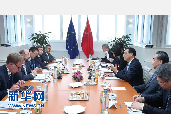 當(dāng)?shù)貢r(shí)間6月29日上午，國(guó)務(wù)院總理李克強(qiáng)在布魯塞爾會(huì)見歐洲議會(huì)議長(zhǎng)舒爾茨。 新華社記者 龐興雷 攝