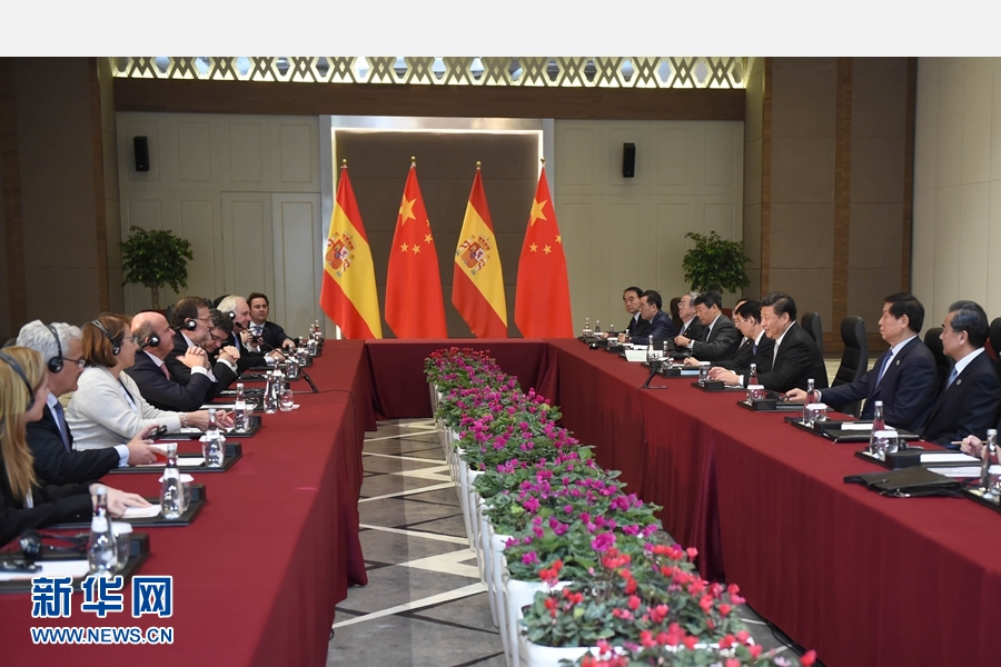 11月16日，國家主席習近平在土耳其安塔利亞會見西班牙首相拉霍伊。 新華社記者 張鐸 攝