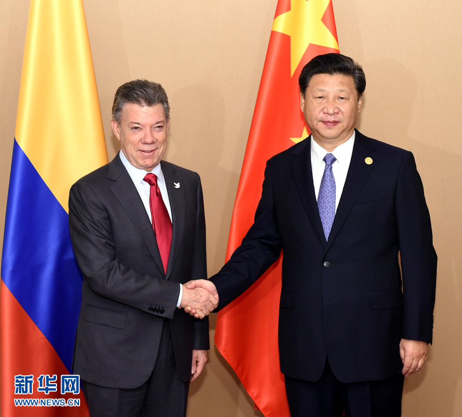 11月18日，國家主席習(xí)近平在菲律賓馬尼拉會見哥倫比亞總統(tǒng)桑托斯。 新華社記者 饒愛民 攝