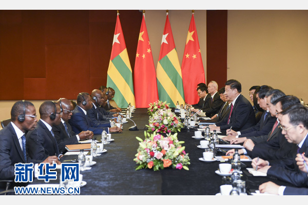 12月3日，國家主席習(xí)近平在約翰內(nèi)斯堡會(huì)見多哥總統(tǒng)福雷。新華社記者 謝環(huán)馳 攝 