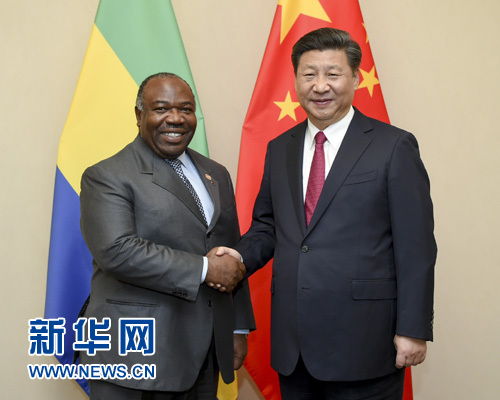 12月3日，國(guó)家主席習(xí)近平在約翰內(nèi)斯堡會(huì)見加蓬總統(tǒng)邦戈。新華社記者 謝環(huán)馳 攝 