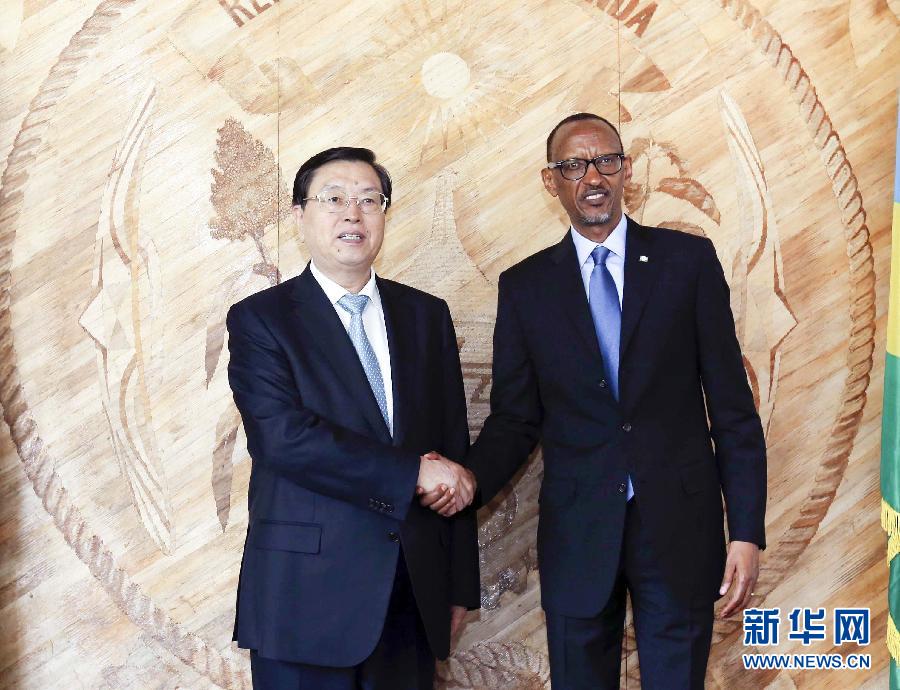 3月22日至23日，全國人大常委會(huì)委員長張德江對盧旺達(dá)進(jìn)行正式友好訪問。這是3月23日，張德江在盧旺達(dá)首都基加利會(huì)見盧旺達(dá)總統(tǒng)卡加梅。新華社記者 丁林 攝