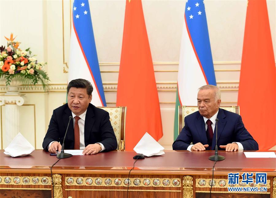 6月22日，國(guó)家主席習(xí)近平在塔什干庫(kù)克薩萊國(guó)賓館同烏茲別克斯坦總統(tǒng)卡里莫夫舉行會(huì)談。會(huì)談后，兩國(guó)元首共同會(huì)見(jiàn)記者。 新華社記者饒愛(ài)民攝