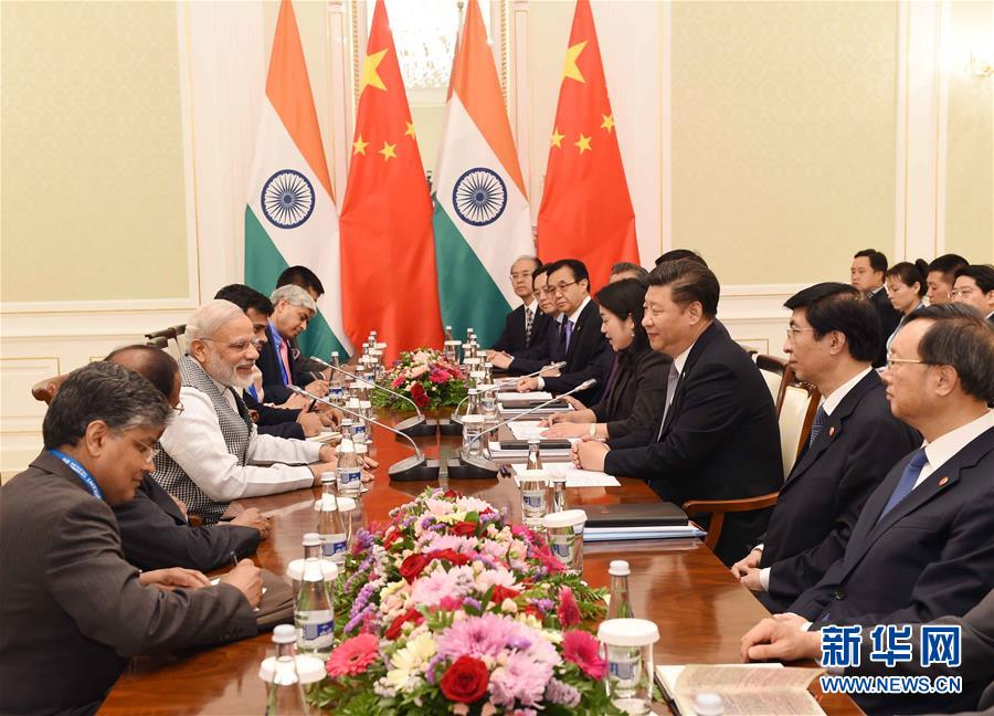 6月23日，國家主席習(xí)近平在烏茲別克斯坦塔什干會(huì)見印度總理莫迪。新華社記者 饒愛民攝