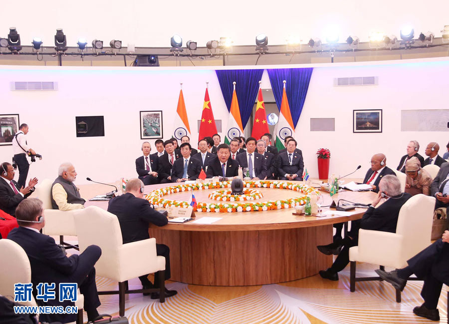 10月16日，金磚國家領(lǐng)導(dǎo)人第八次會晤在印度果阿舉行。中國國家主席習(xí)近平、印度總理莫迪、南非總統(tǒng)祖馬、巴西總統(tǒng)特梅爾、俄羅斯總統(tǒng)普京出席。習(xí)近平發(fā)表題為《堅(jiān)定信心　共謀發(fā)展》的重要講話。新華社記者姚大偉攝 