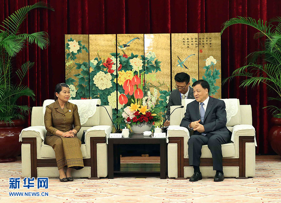 6月11日，中共中央政治局常委、中央書(shū)記處書(shū)記劉云山在福州會(huì)見(jiàn)來(lái)華出席金磚國(guó)家政黨、智庫(kù)和民間社會(huì)組織論壇的柬埔寨人民黨中央常委、副首相梅森安。新華社記者劉衛(wèi)兵攝