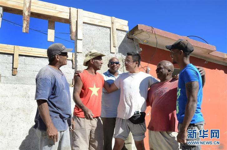 （國(guó)際&middot;圖文互動(dòng)）（1）哈瓦那龍卷風(fēng)災(zāi)區(qū)來(lái)了個(gè)&ldquo;中國(guó)人&rdquo;