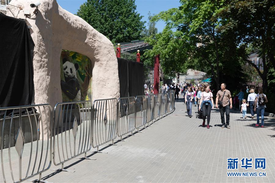 （習(xí)近平出訪(fǎng)配合稿&middot;圖文互動(dòng)）（2）通訊：&ldquo;友誼使者&rdquo;中國(guó)大熊貓入住莫斯科新家