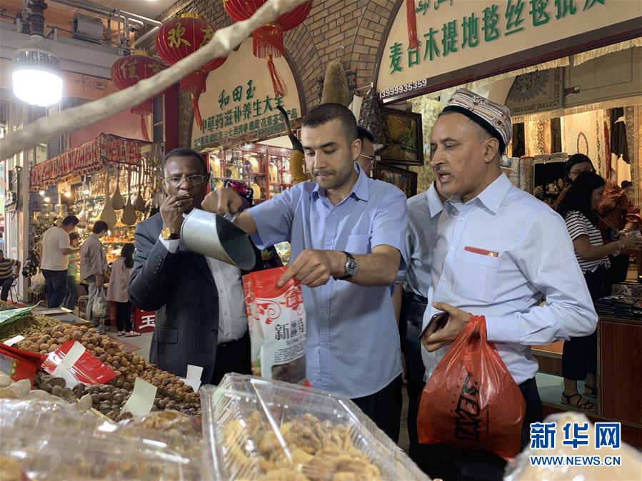 （圖文互動）（1）多國駐華使節(jié)參訪新疆：中國反恐、去極端化經(jīng)驗值得學習借鑒