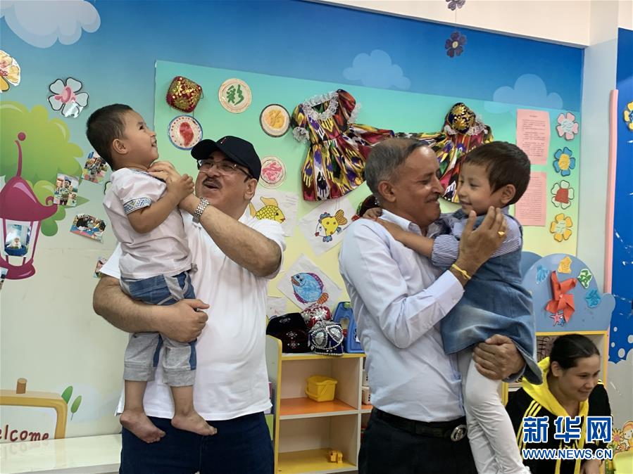 （圖文互動）（3）多國駐華使節(jié)參訪新疆：中國反恐、去極端化經(jīng)驗值得學習借鑒