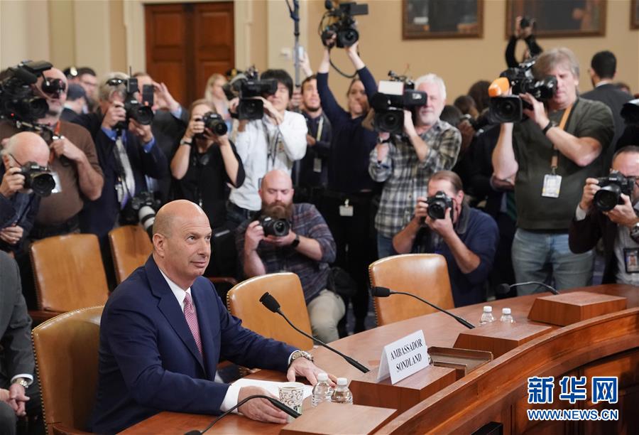 (國(guó)際)(4)特朗普彈劾調(diào)查重要證人到國(guó)會(huì)作證引關(guān)注