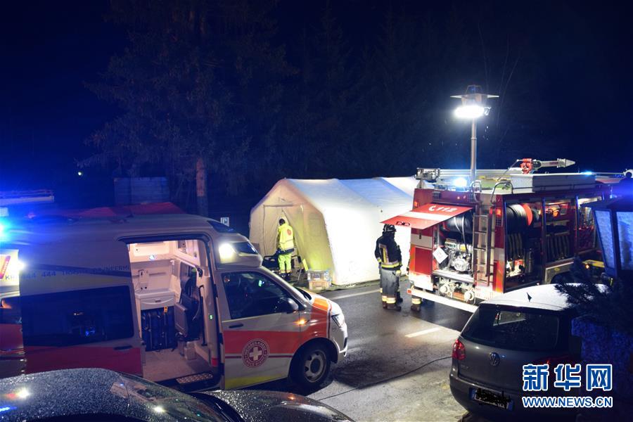 (國際)(1)意大利北部發(fā)生交通事故致6名德國游客死亡